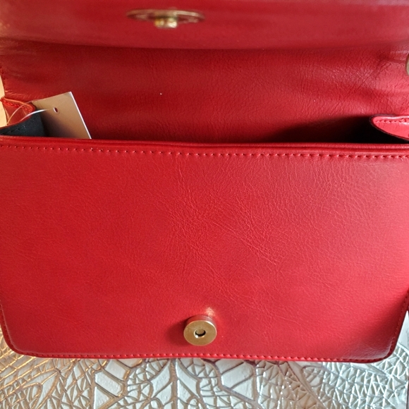 BP Red Fold Over Flap w/ Snap Closure Bag *NwT* - Picture 3 of 9